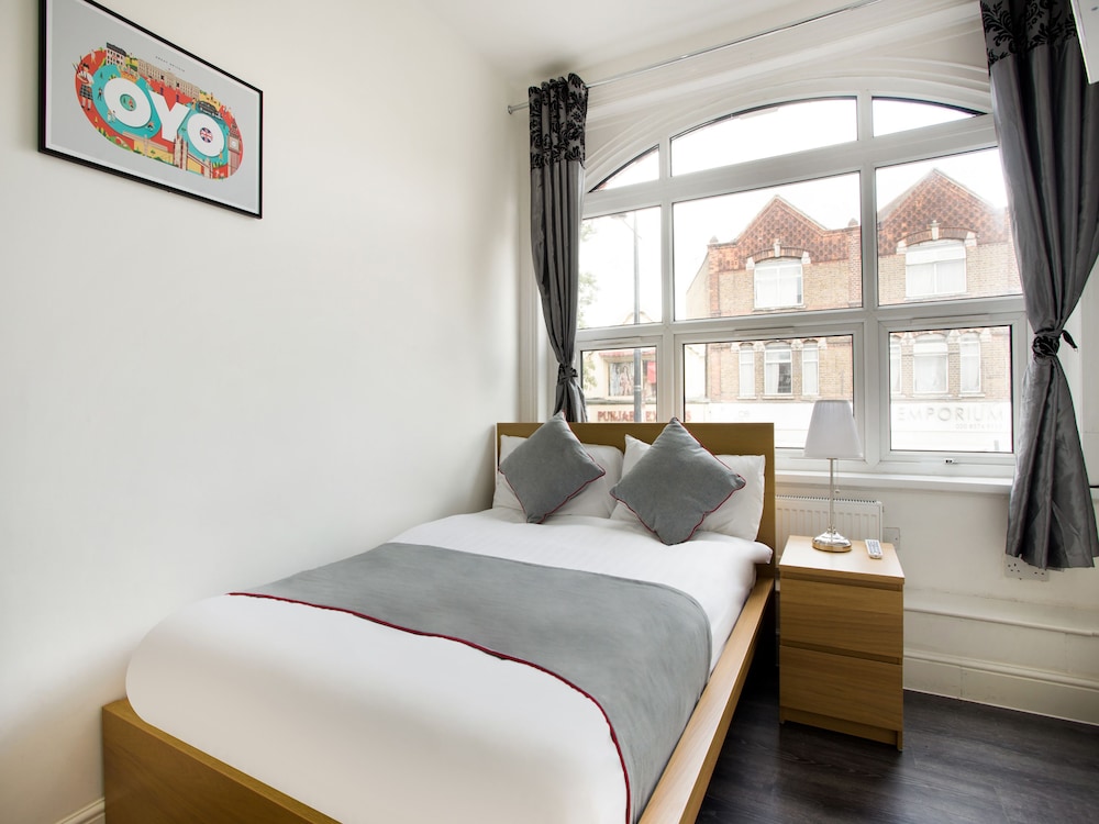Broadway Inn 1