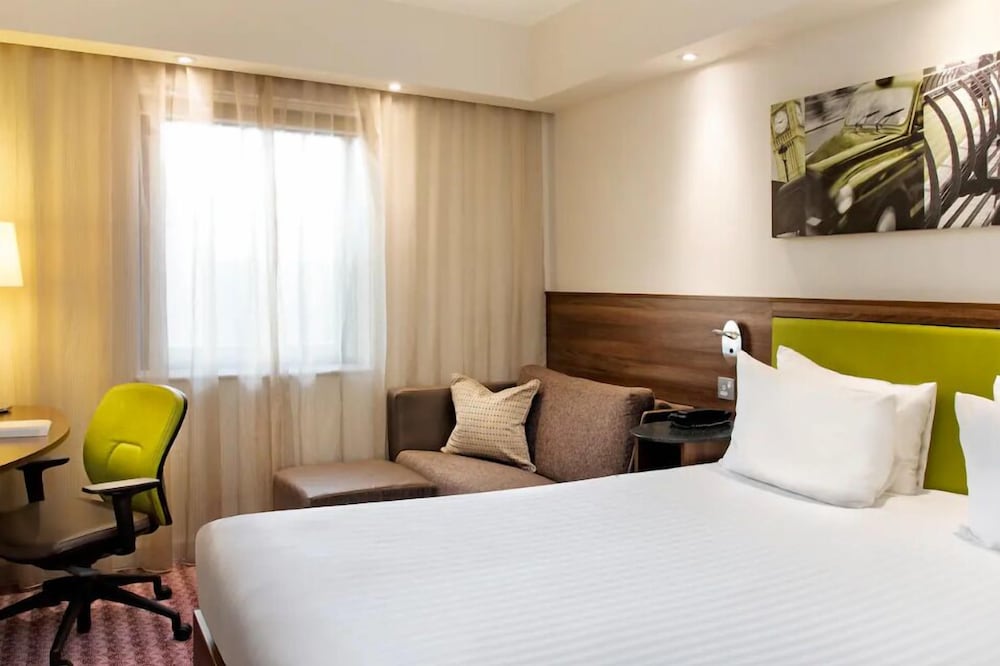 Hampton by Hilton London Croydon 10