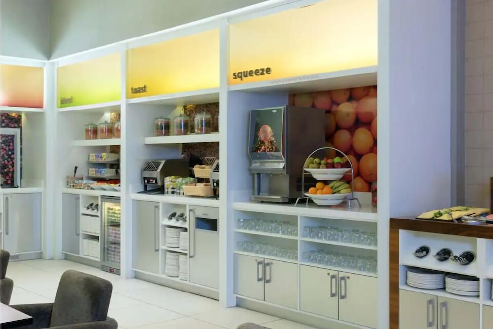 Hampton by Hilton London Croydon 14