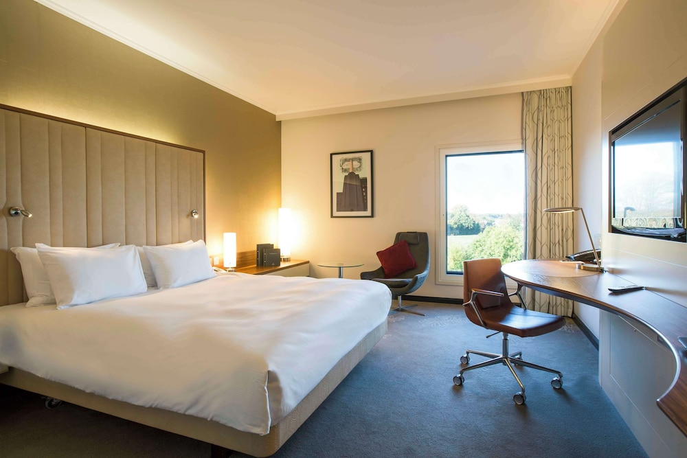 Hilton London Heathrow Airport Terminal 5 13