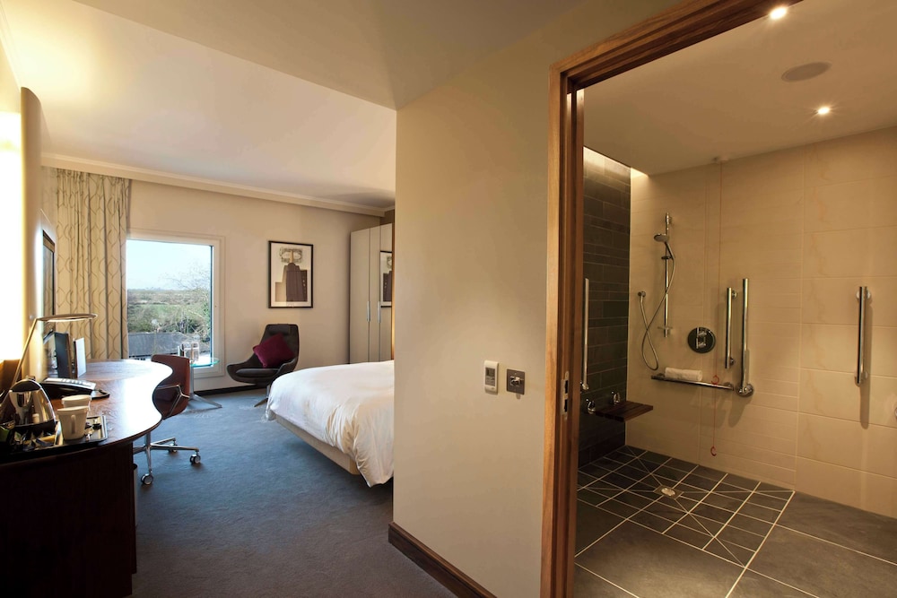 Hilton London Heathrow Airport Terminal 5 14