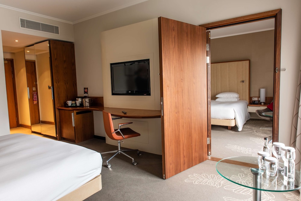 Hilton London Heathrow Airport Terminal 5 16
