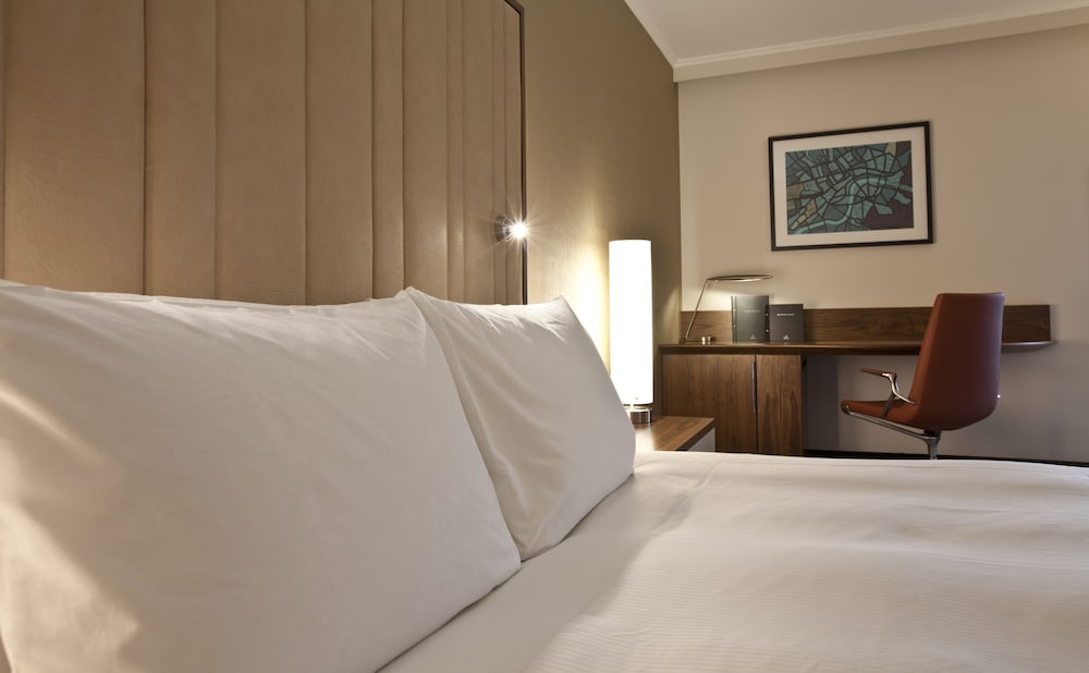 Hilton London Heathrow Airport Terminal 5 8