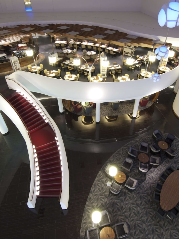 Hilton London Heathrow Airport Terminal 5 5