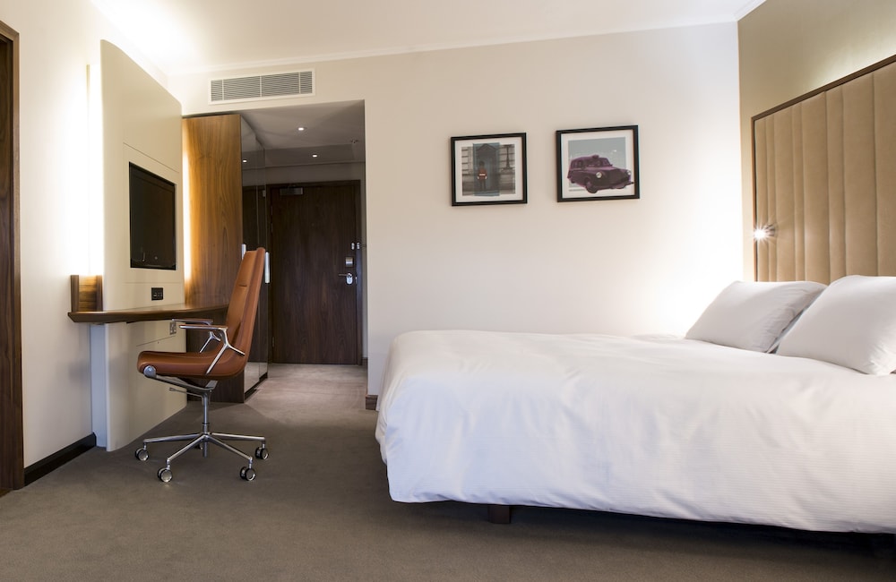 Hilton London Heathrow Airport Terminal 5 12
