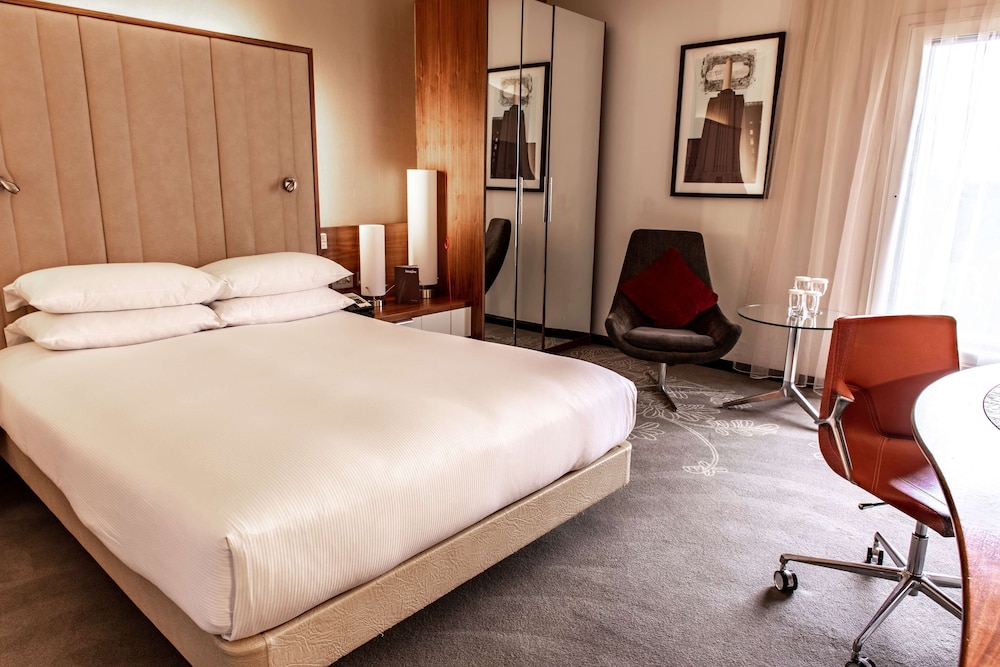 Hilton London Heathrow Airport Terminal 5 15