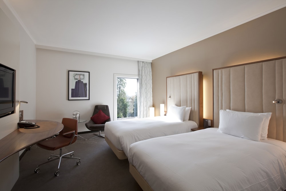 Hilton London Heathrow Airport Terminal 5 9