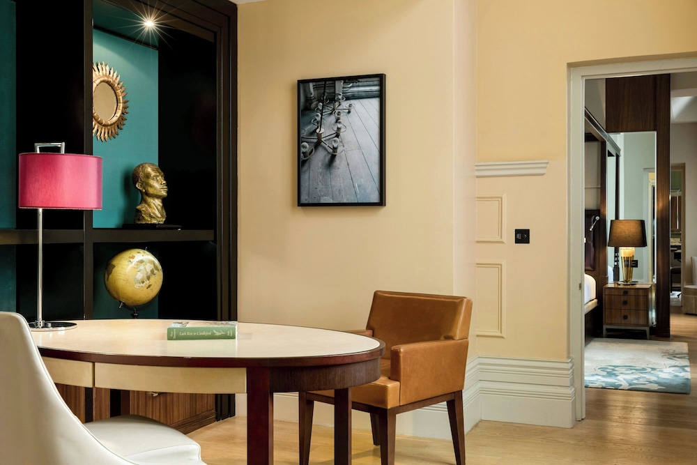 St. Pancras London, Autograph Collection 21