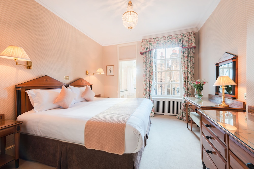 44 Curzon Street by Mansley Apartments 7