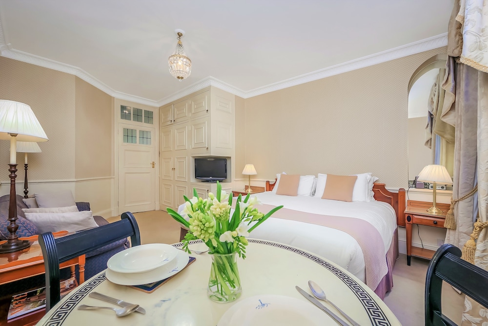 44 Curzon Street by Mansley Apartments 1