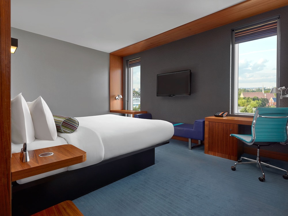 Aloft London Excel 3