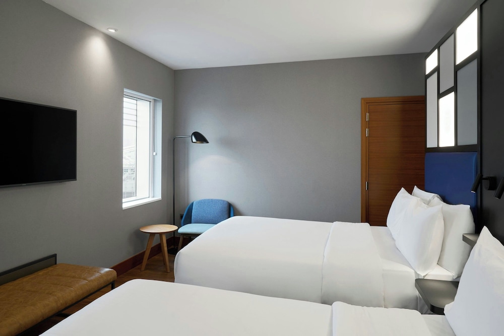Aloft London Excel 8