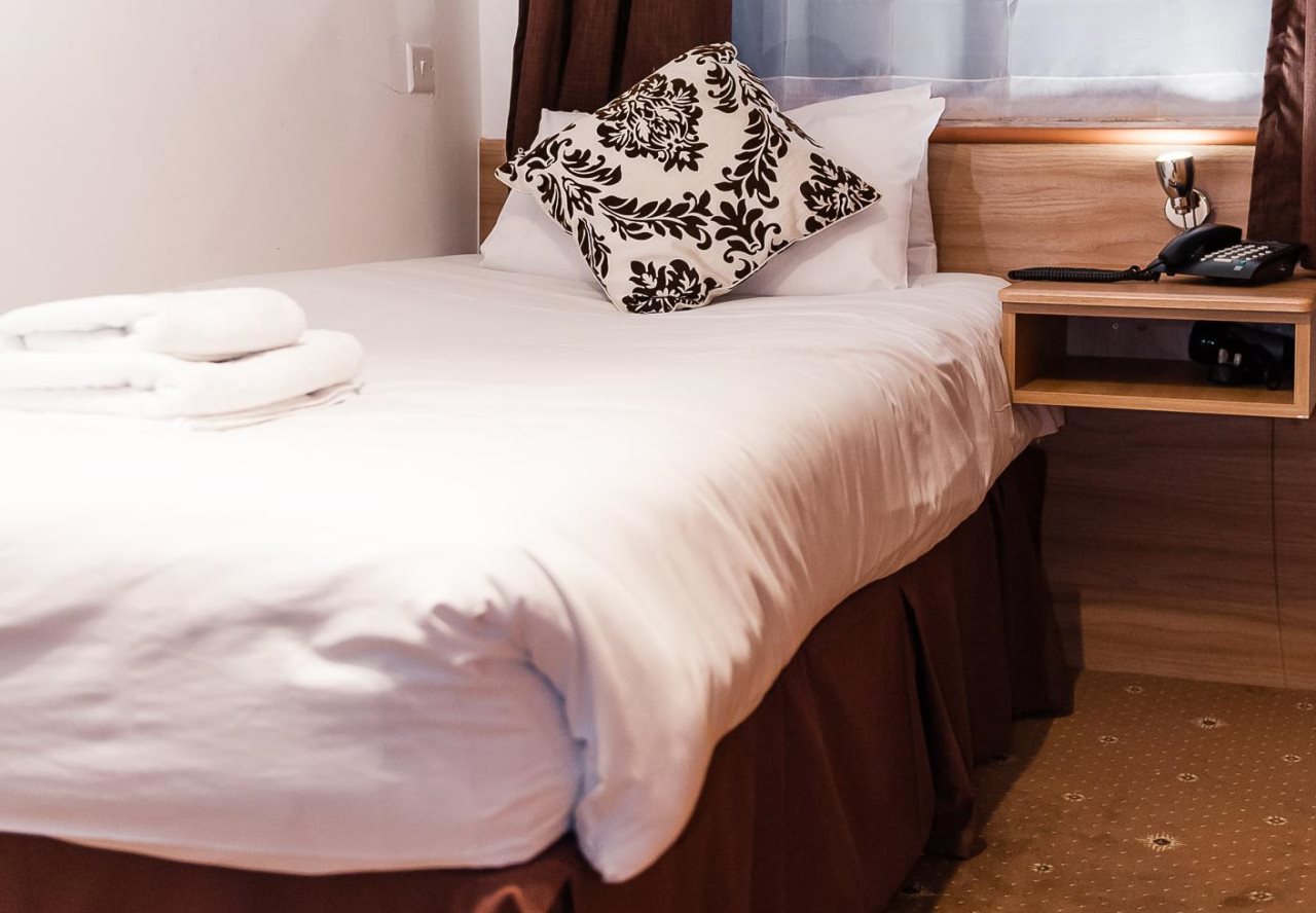 Arinza Hotel, London Ilford 1