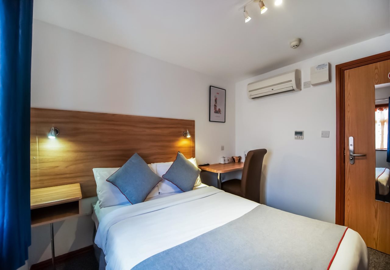 Arinza Hotel, London Ilford 11