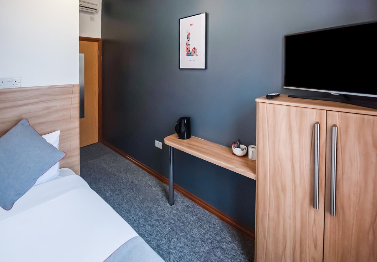 Arinza Hotel, London Ilford 14