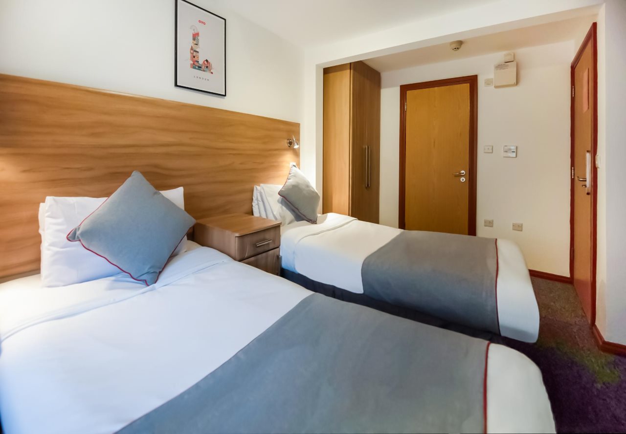 Arinza Hotel, London Ilford 15