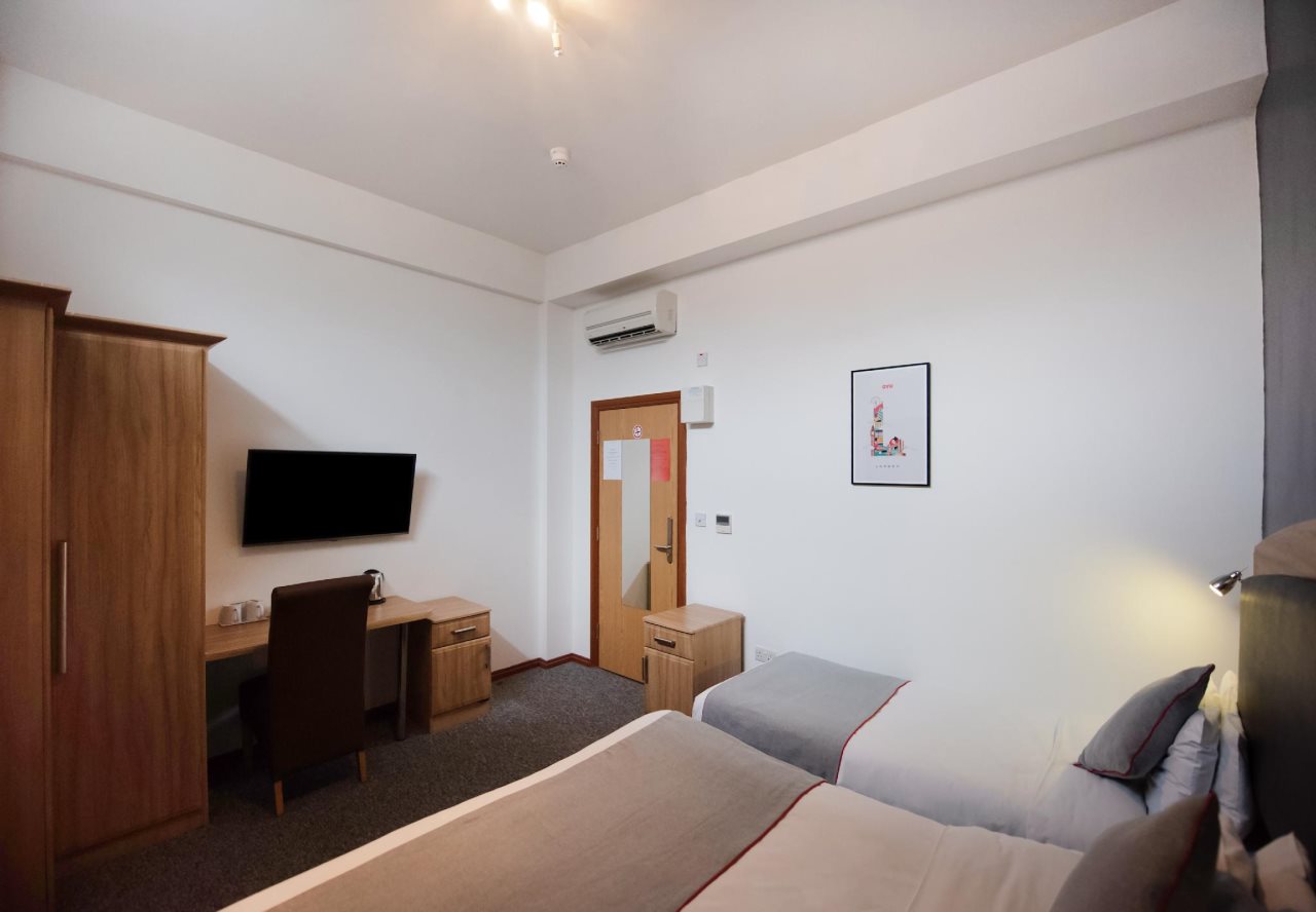 Arinza Hotel, London Ilford 16