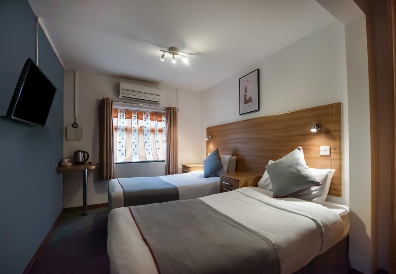 Arinza Hotel, London Ilford 18
