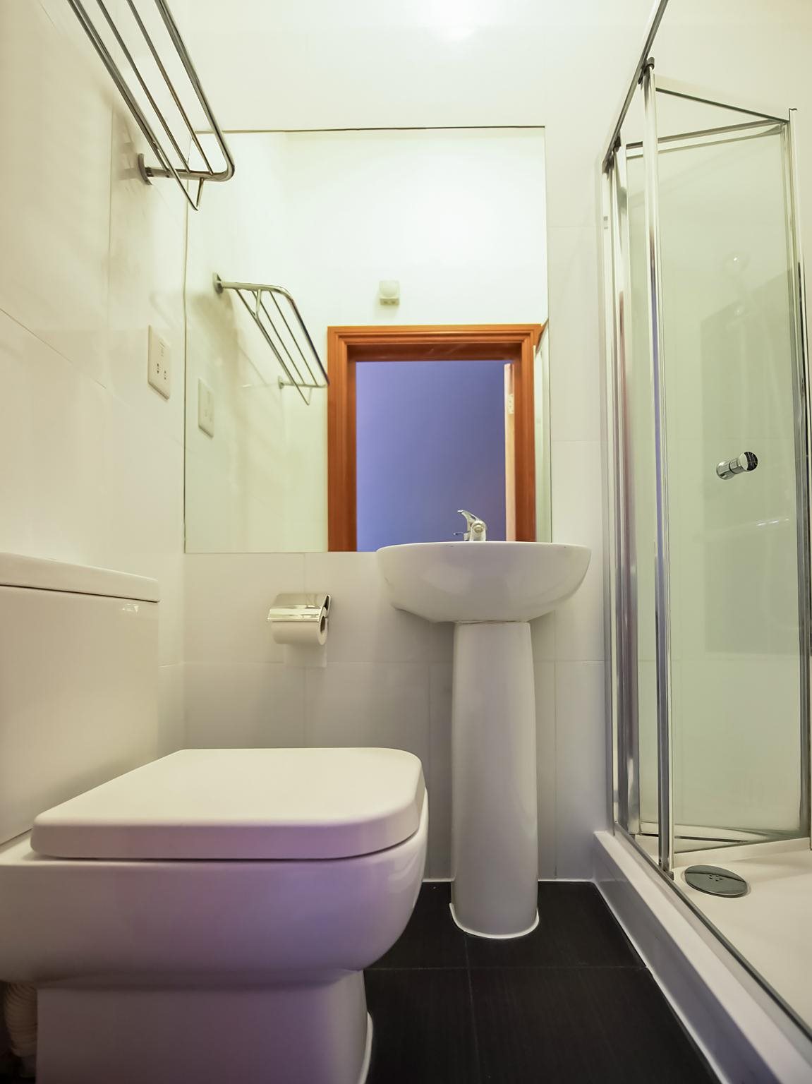 Arinza Hotel, London Ilford 20