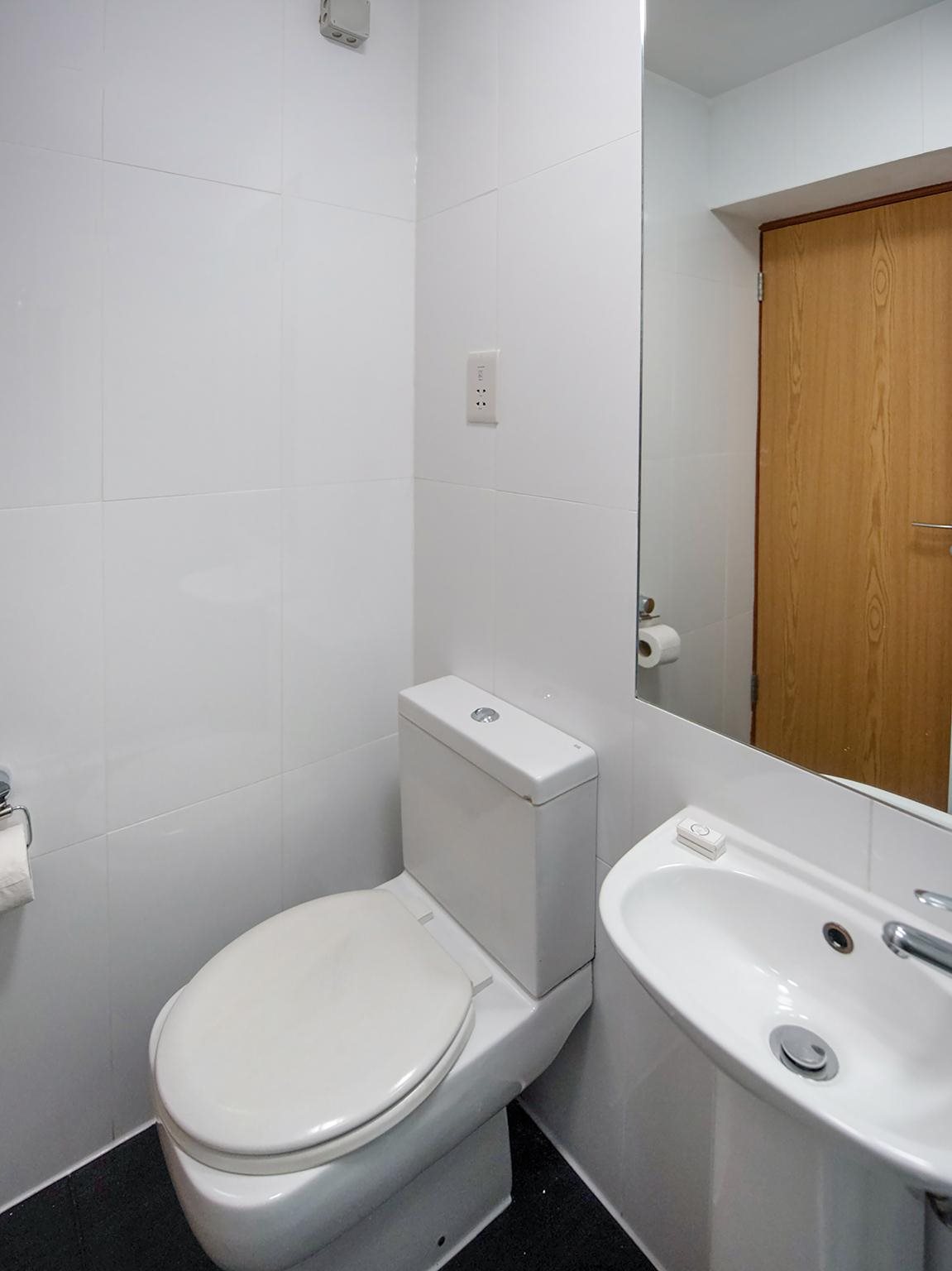 Arinza Hotel, London Ilford 5