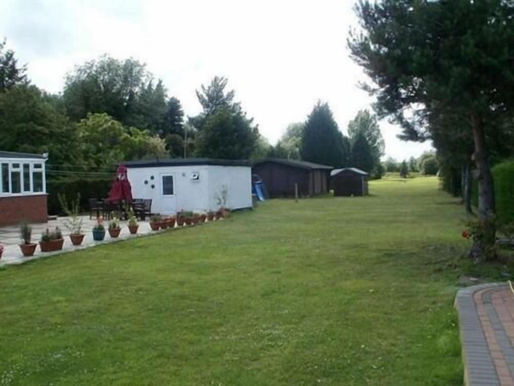London Heathrow Guest House 8