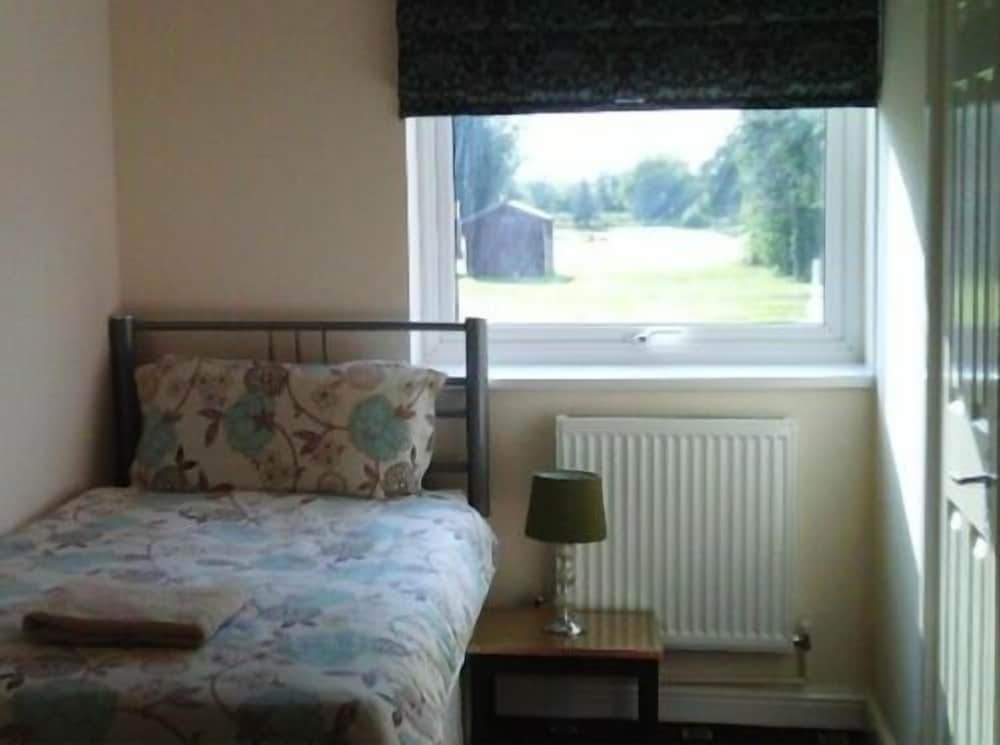 London Heathrow Guest House 5