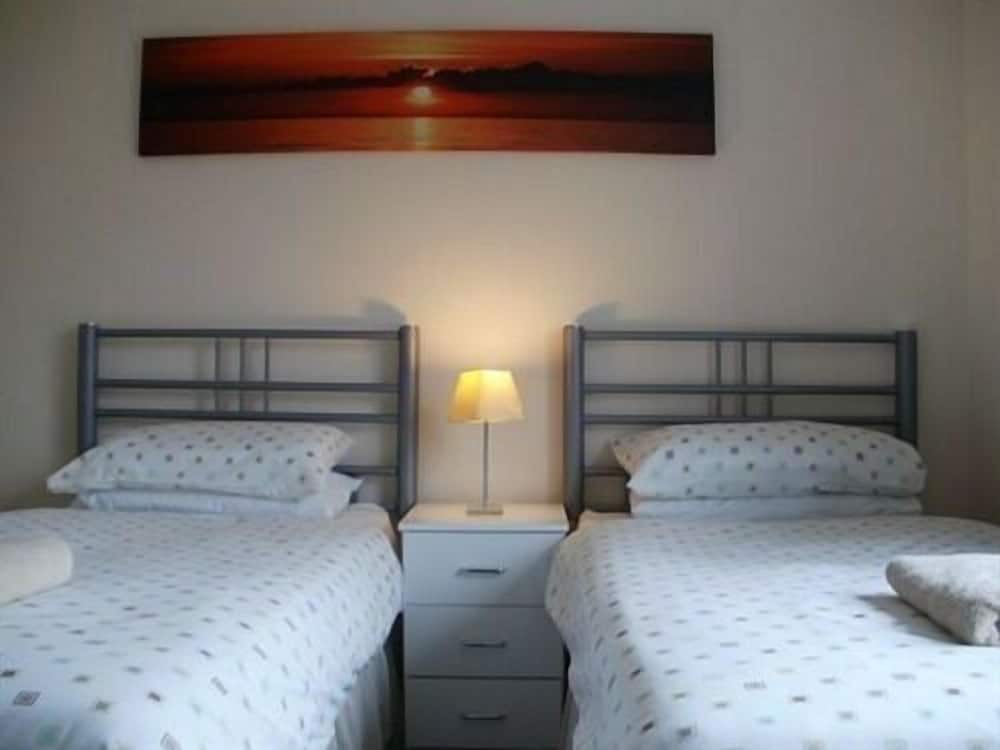 London Heathrow Guest House 3