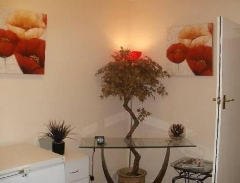 London Heathrow Guest House 1