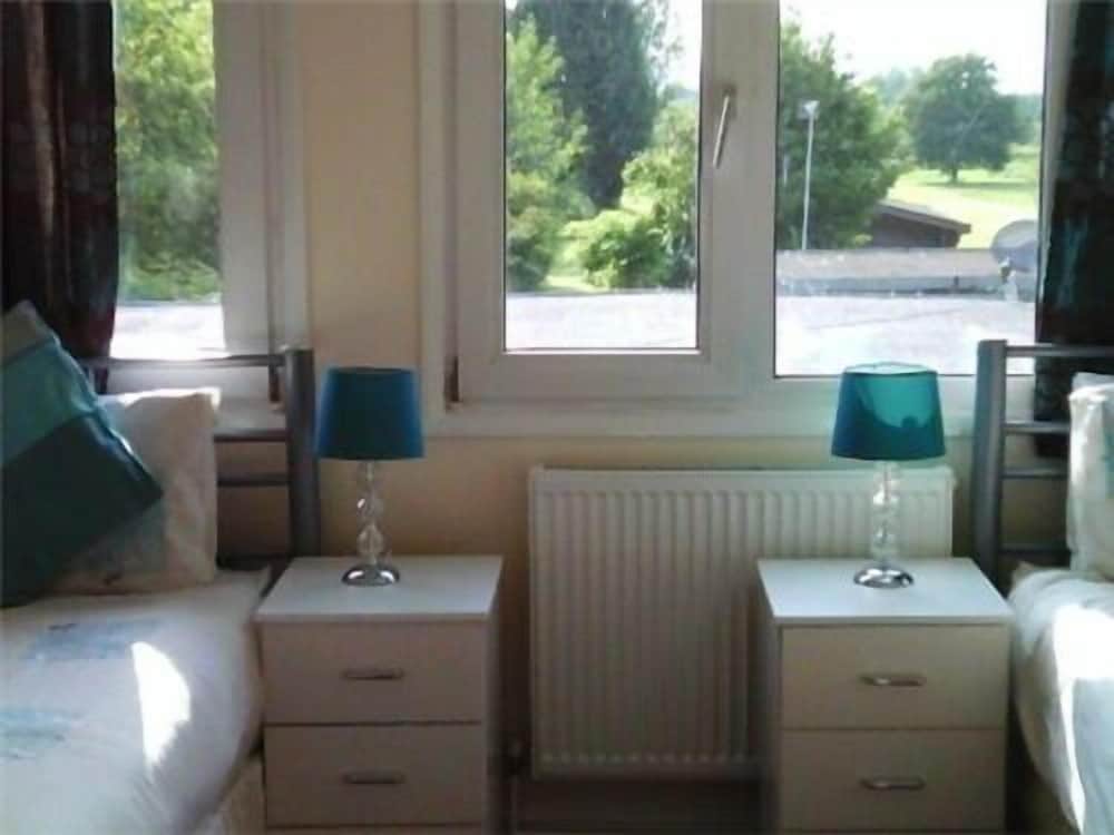 London Heathrow Guest House 6