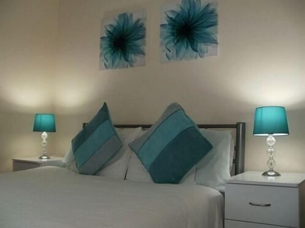 London Heathrow Guest House 7