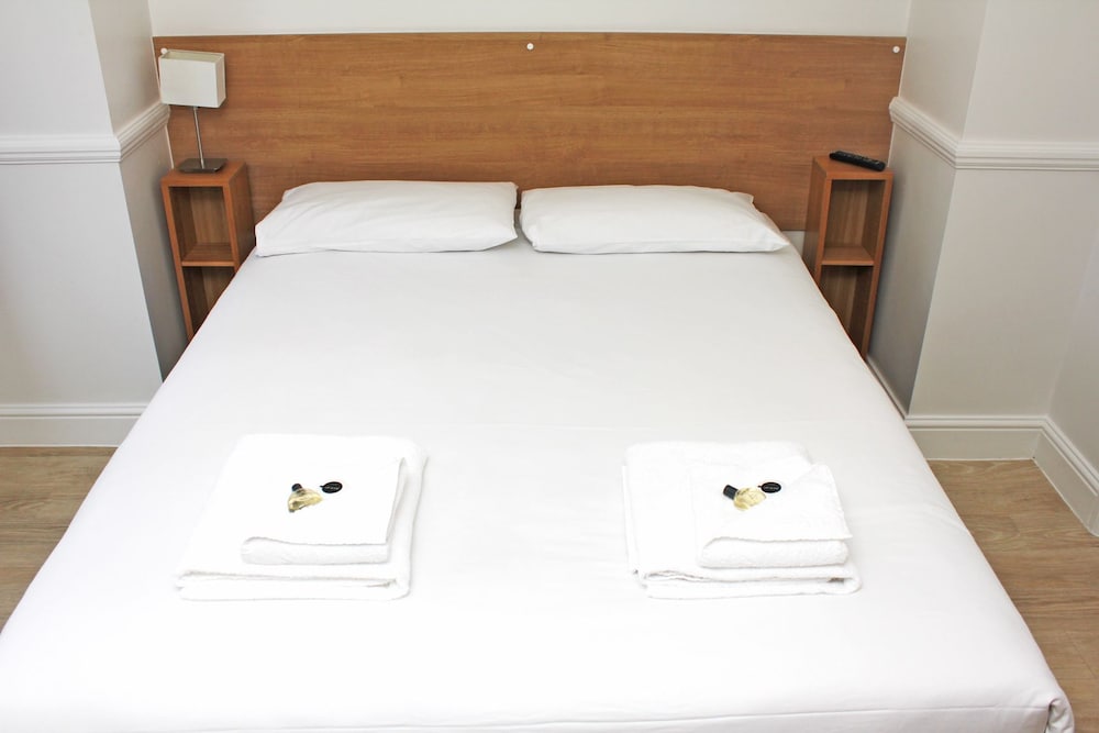 Gidea Park Hotel 8