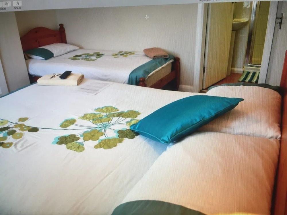 Apple House Guest House Heathrow Airport 6