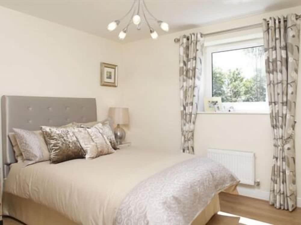 Apple House Guest House Heathrow Airport 1