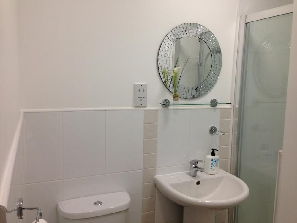 Apple House Guest House Heathrow Airport 21