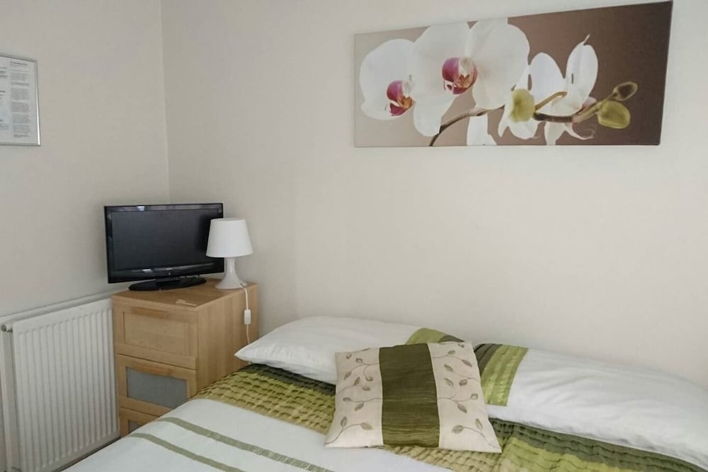 Apple House Guest House Heathrow Airport 10