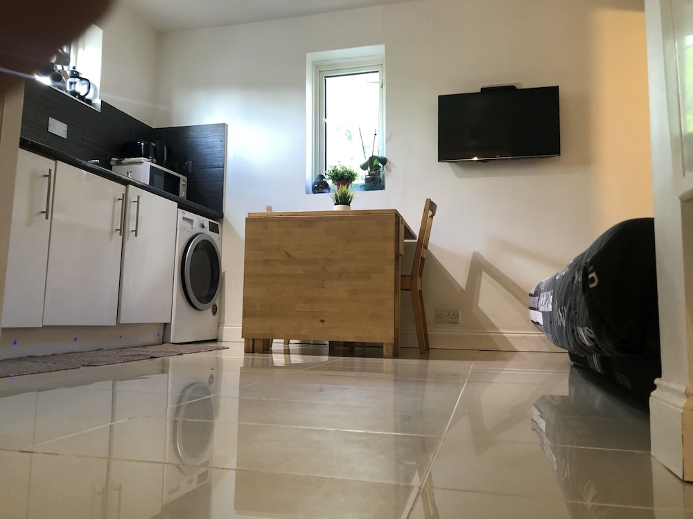 Apple House Guest House Heathrow Airport 17