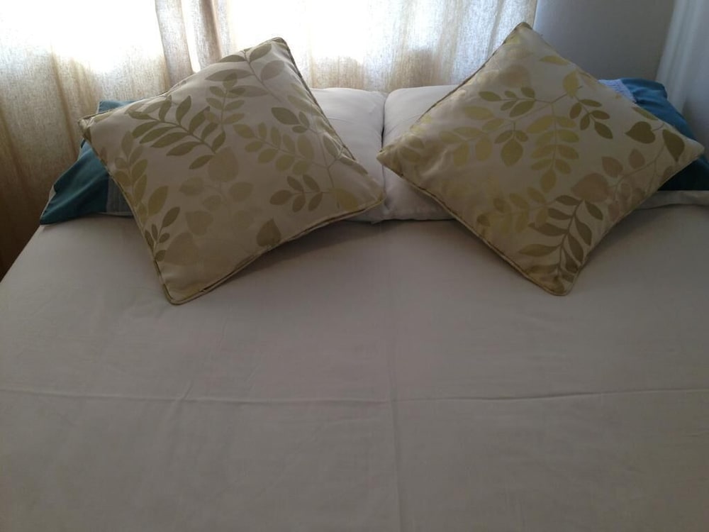 Apple House Guest House Heathrow Airport 4
