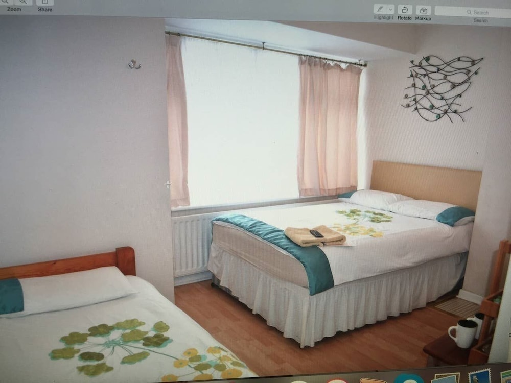 Apple House Guest House Heathrow Airport 11