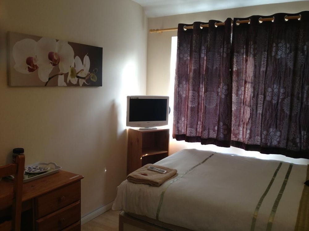 Apple House Guest House Heathrow Airport 7