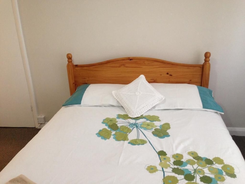 Apple House Guest House Heathrow Airport 13
