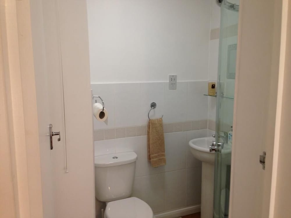 Apple House Guest House Heathrow Airport 20