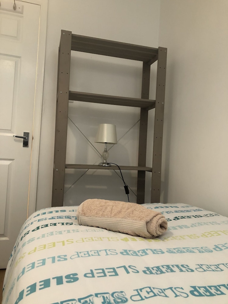 Apple House Guest House Heathrow Airport 19