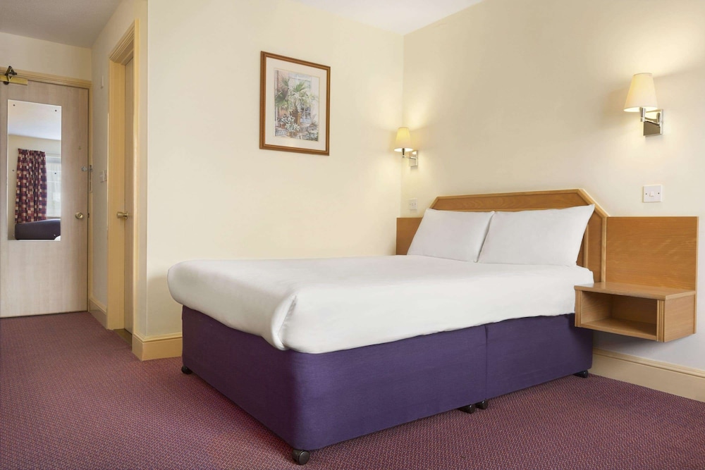 Days Inn by Wyndham Sevenoaks Clacket Lane 3