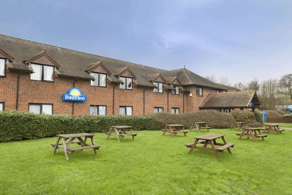 Days Inn by Wyndham Sevenoaks Clacket Lane 17