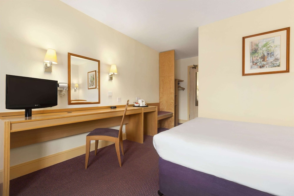 Days Inn by Wyndham Sevenoaks Clacket Lane 10