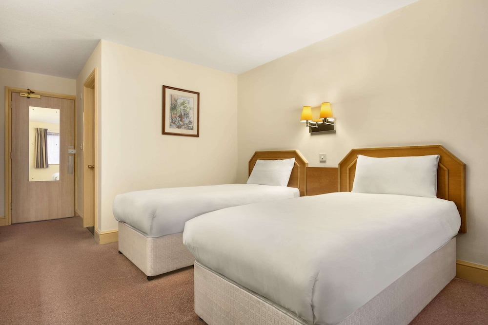 Days Inn by Wyndham Sevenoaks Clacket Lane 4