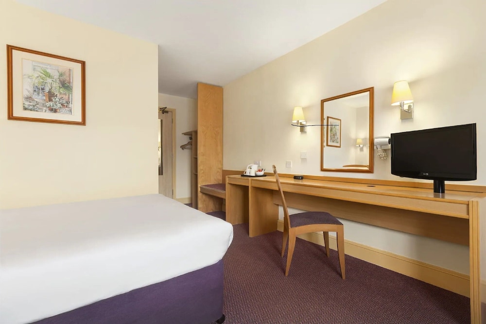 Days Inn by Wyndham Sevenoaks Clacket Lane 11