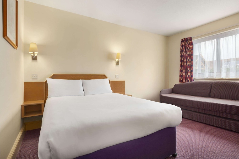 Days Inn by Wyndham Sevenoaks Clacket Lane 6