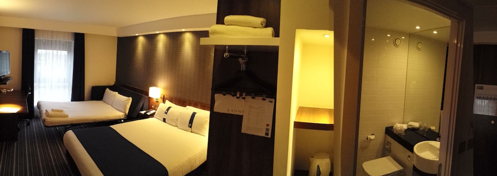 Holiday Inn Express Dunstable 7