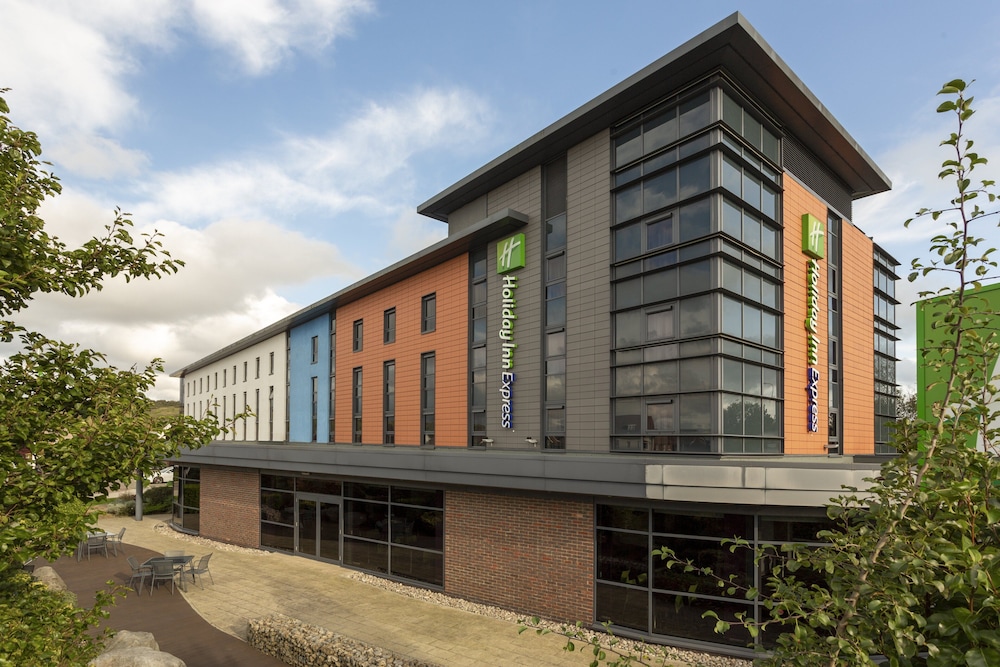 Holiday Inn Express Dunstable 1